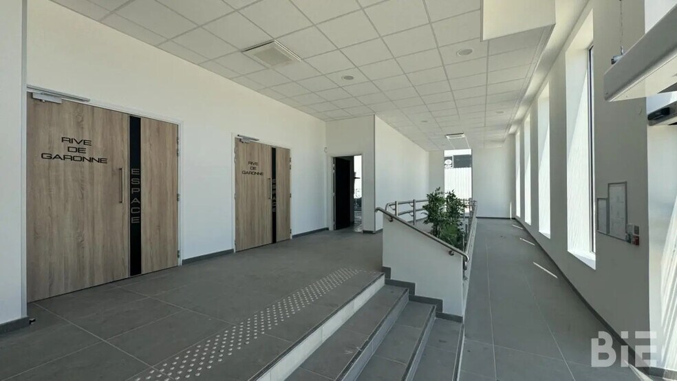 Bureau dans Bordeaux à louer - Photo de l’immeuble – Image 2 sur 15