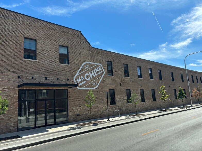 2145 W Grand Ave, Chicago, IL à louer - Photo de l’immeuble – Image 1 sur 26
