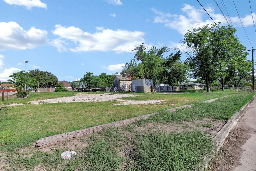 1023 Cupples Rd, San Antonio, TX à vendre - Photo de l’immeuble – Image 3 sur 8