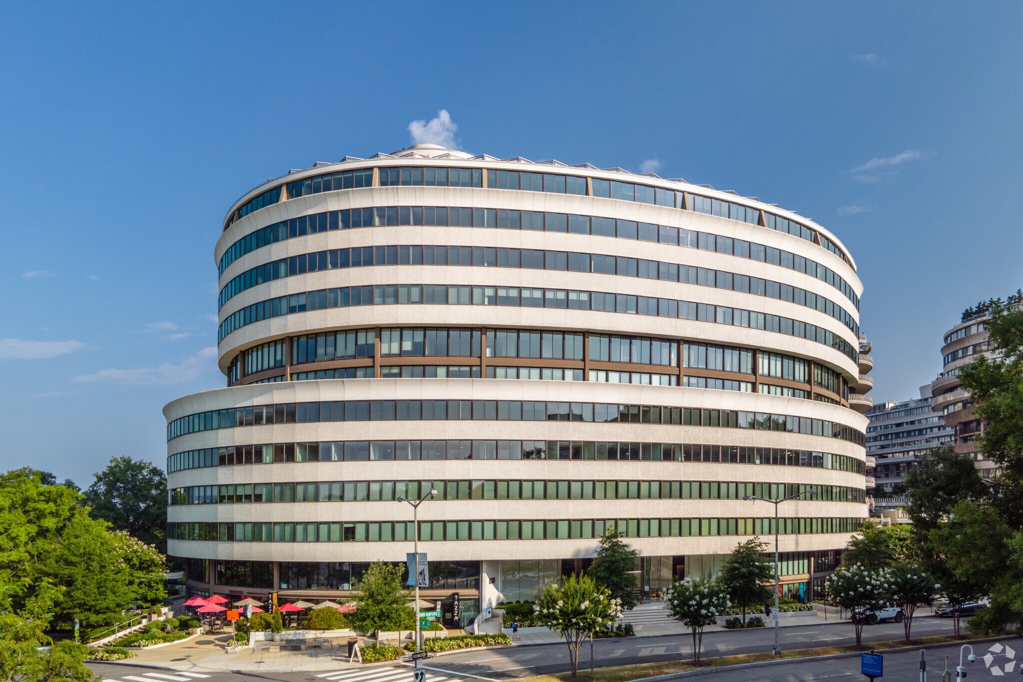 2550-2560 Virginia Ave NW, Washington, DC à louer Photo principale– Image 1 sur 24