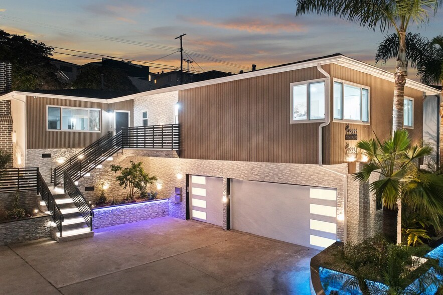 8222 Pershing Dr, Playa Del Rey, CA à vendre - Photo de l’immeuble – Image 3 sur 17