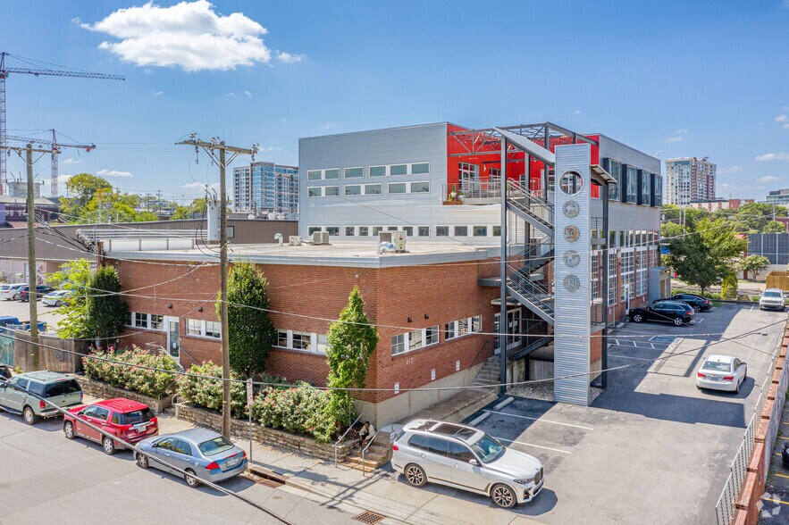 613 Ewing Ave, Nashville, TN à louer - Photo principale – Image 1 sur 63