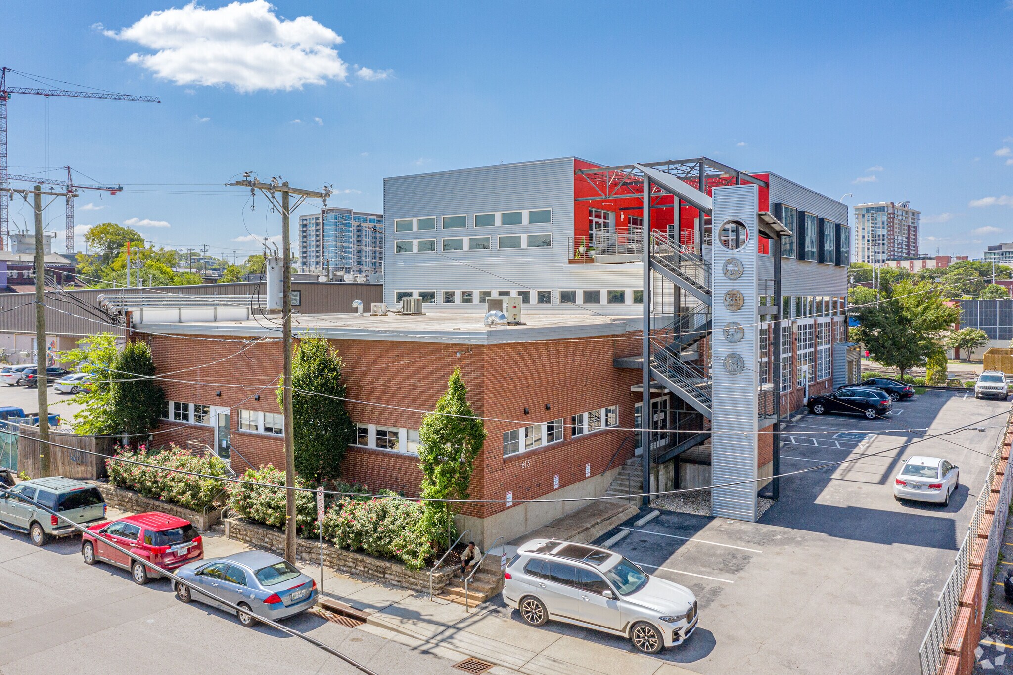 613 Ewing Ave, Nashville, TN à louer Photo principale– Image 1 sur 64