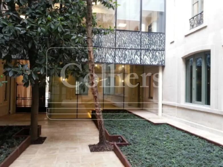 25 Rue Pasquier, Paris à louer - Photo de l’immeuble – Image 3 sur 13