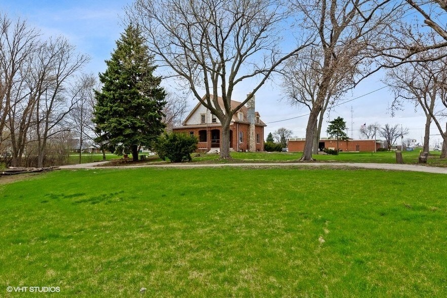 2213 Weber Rd, Crest Hill, IL à vendre - Photo principale – Image 1 sur 6
