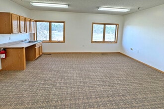 2115 County Road D E, Maplewood, MN à louer Photo intérieure– Image 2 sur 7