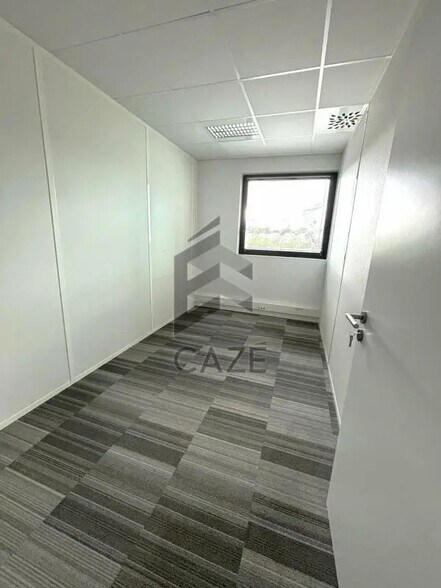 Bureau dans Artigues-près-Bordeaux à louer - Photo intérieure – Image 2 sur 5