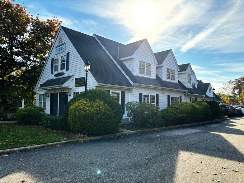 16 Station Rd, Bellport Village, NY à louer - Photo de l’immeuble – Image 3 sur 13