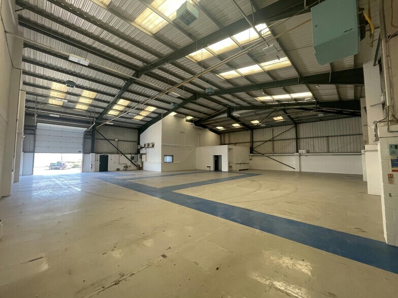 Quinn Close, Coventry à louer - Photo de l’immeuble – Image 3 sur 5