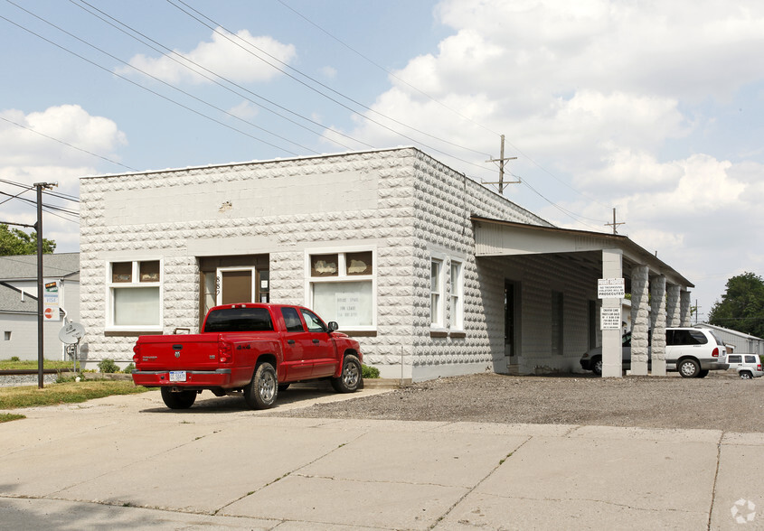 882-884 N Holbrook St, Plymouth, MI à louer - Photo de l’immeuble – Image 3 sur 5