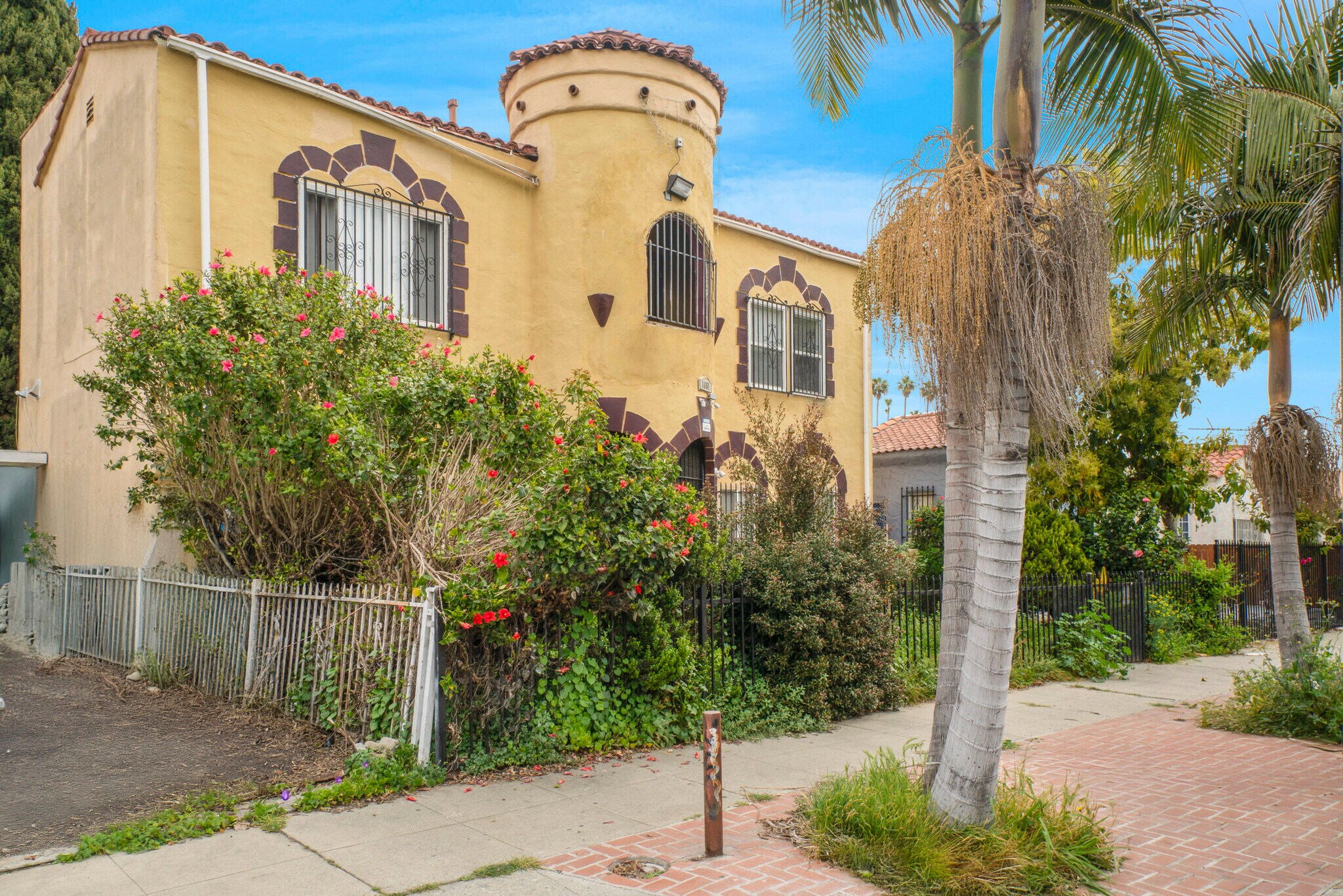 1061 W 57th St, Los Angeles, CA à vendre Photo de l’immeuble– Image 1 sur 12