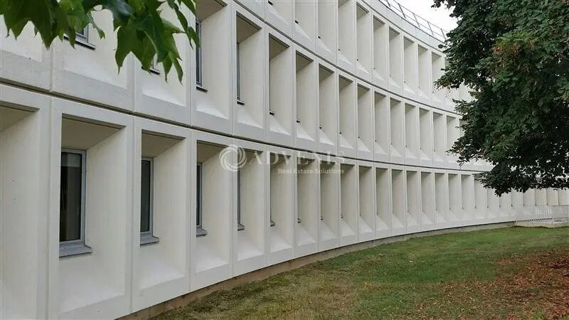 Bureau dans Tremblay-en-France à louer - Photo de l’immeuble – Image 2 sur 8