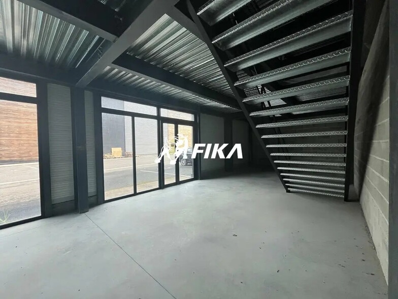 Local d’activités dans Bouloc à louer - Photo de l’immeuble – Image 2 sur 6