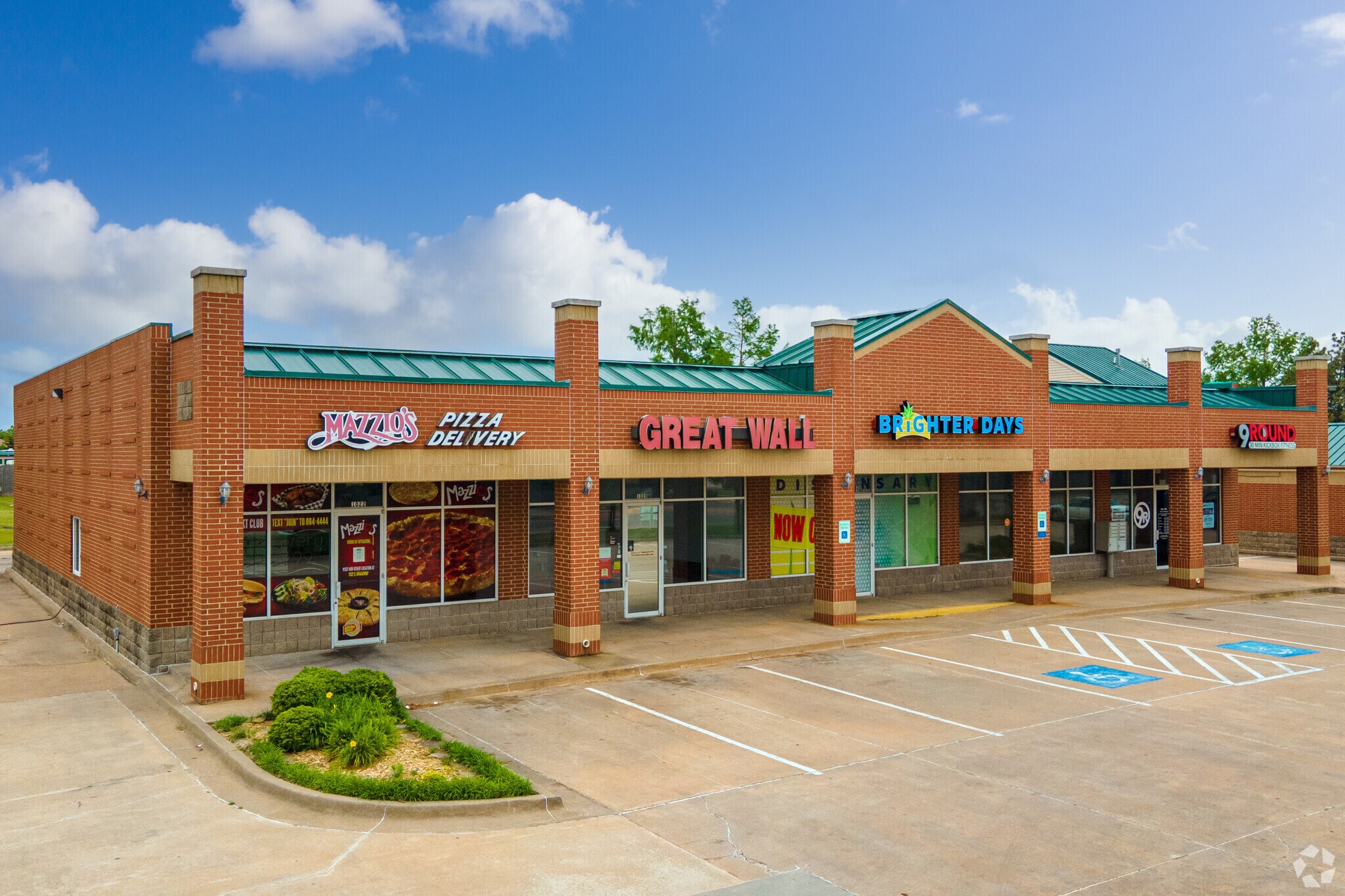 1010-1022 N Santa Fe St, Edmond, OK à louer Photo de l’immeuble– Image 1 sur 5