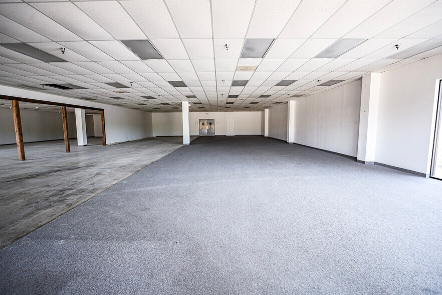385 Outlet Ave, Eddyville, KY à louer - Photo de l’immeuble – Image 2 sur 36