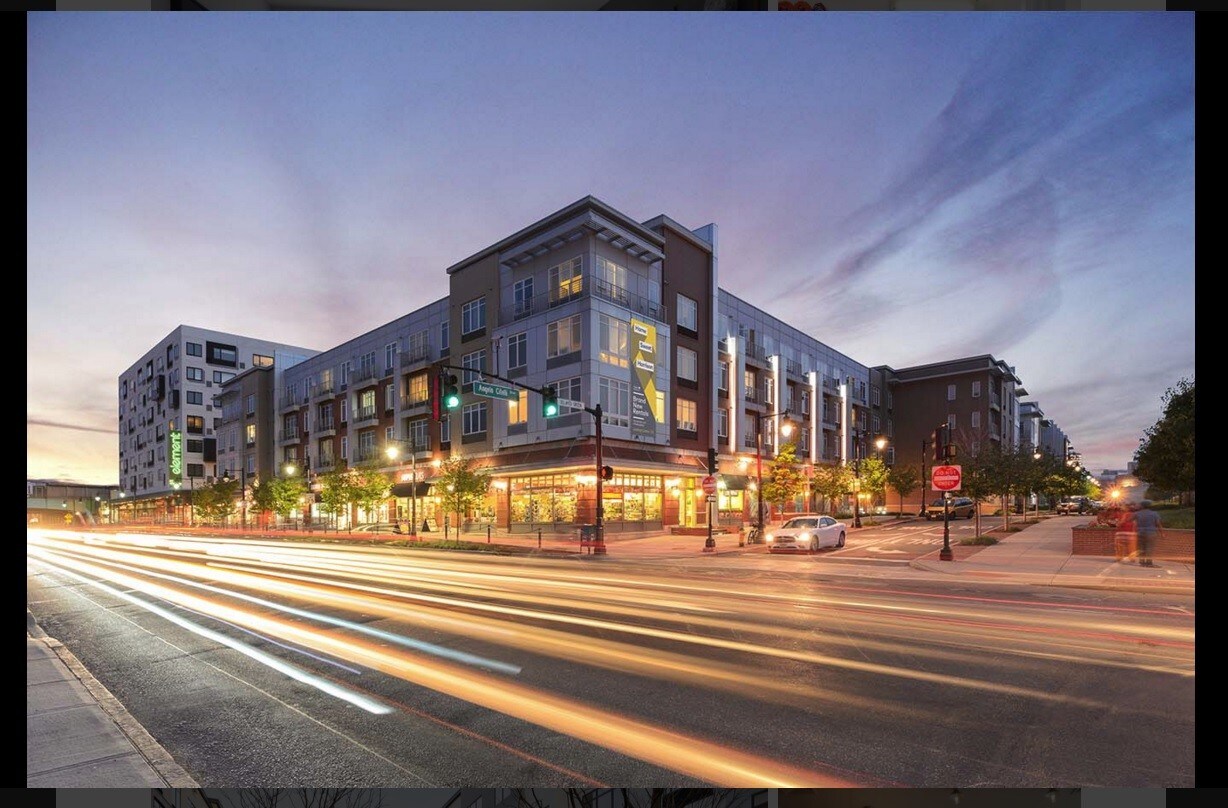 330 Angelo Cifelli Dr, Harrison, NJ à louer Photo de l’immeuble– Image 1 sur 9