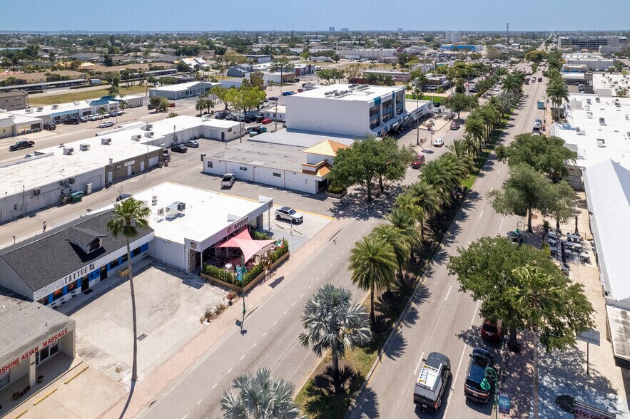 1336 E Cape Coral Pky, Cape Coral, FL à vendre - Aérien – Image 2 sur 10