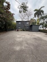 1385 NW 15th St, Miami, FL à louer Photo de l’immeuble– Image 2 sur 10