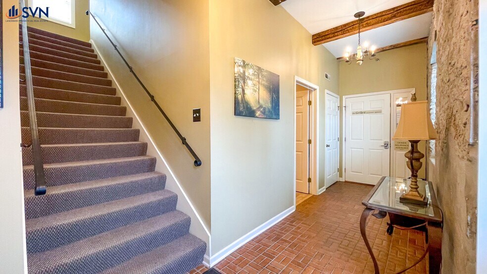 28 N Bennett St, Geneva, IL à vendre - Photo intérieure – Image 3 sur 5