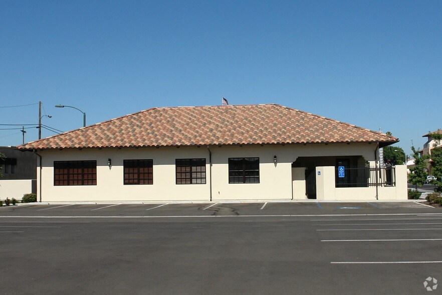 222 N Garden St, Visalia, CA à louer - Photo de l’immeuble – Image 2 sur 18