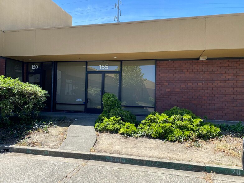 999 Andersen Dr, San Rafael, CA à louer - Photo de l’immeuble – Image 3 sur 3