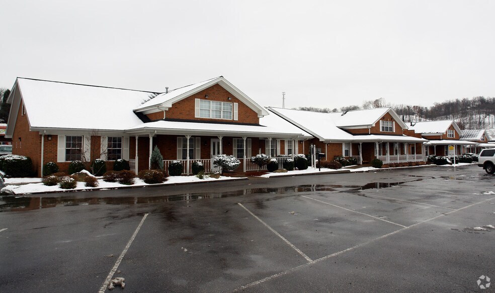 4 Chateau Ln, Barboursville, WV à vendre - Photo de l’immeuble – Image 3 sur 30