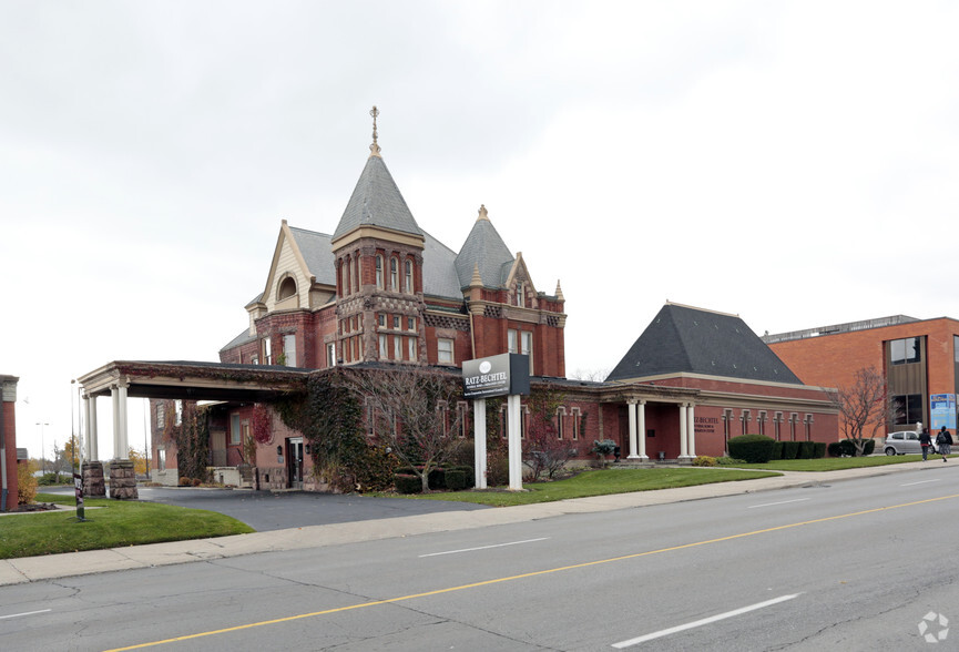 621 King St W, Kitchener, ON à louer - Photo principale – Image 1 sur 2