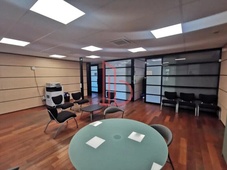 Bureau dans Bruges à louer - Photo de l’immeuble – Image 2 sur 8