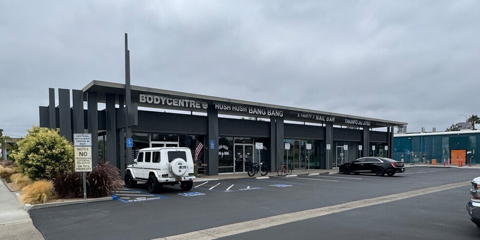801 Baker St, Costa Mesa, CA à louer - Photo de l’immeuble – Image 3 sur 4