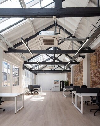 Plus de détails pour 22-23 Brownlow Mews, Londres - Bureau à louer