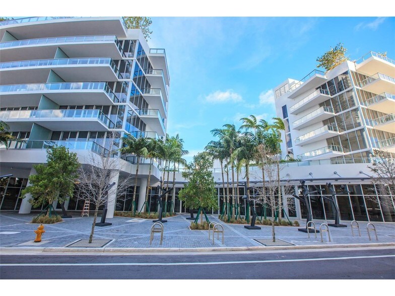 801 S Pointe Dr, Miami Beach, FL à louer - Photo de l’immeuble – Image 3 sur 35