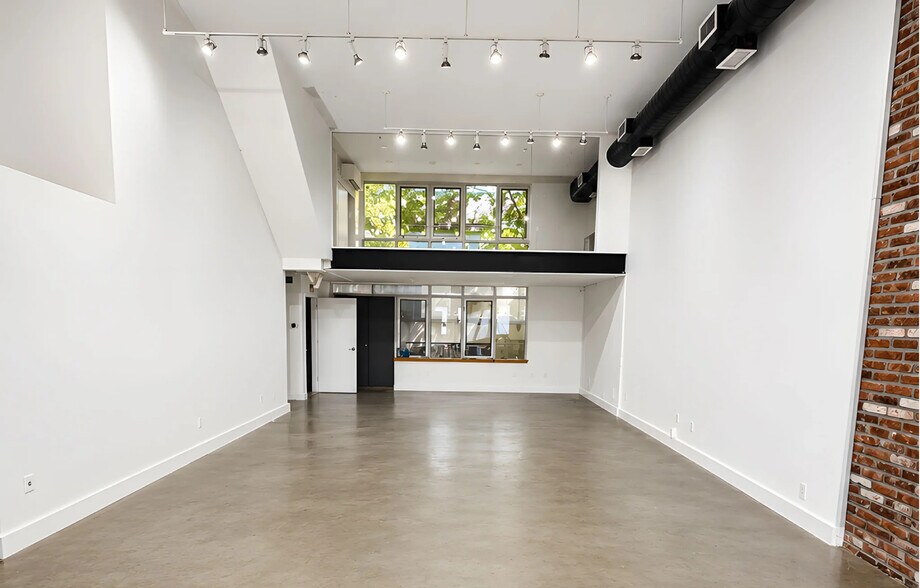 243-247 Boerum St, Brooklyn, NY à louer - Photo de l’immeuble – Image 2 sur 6
