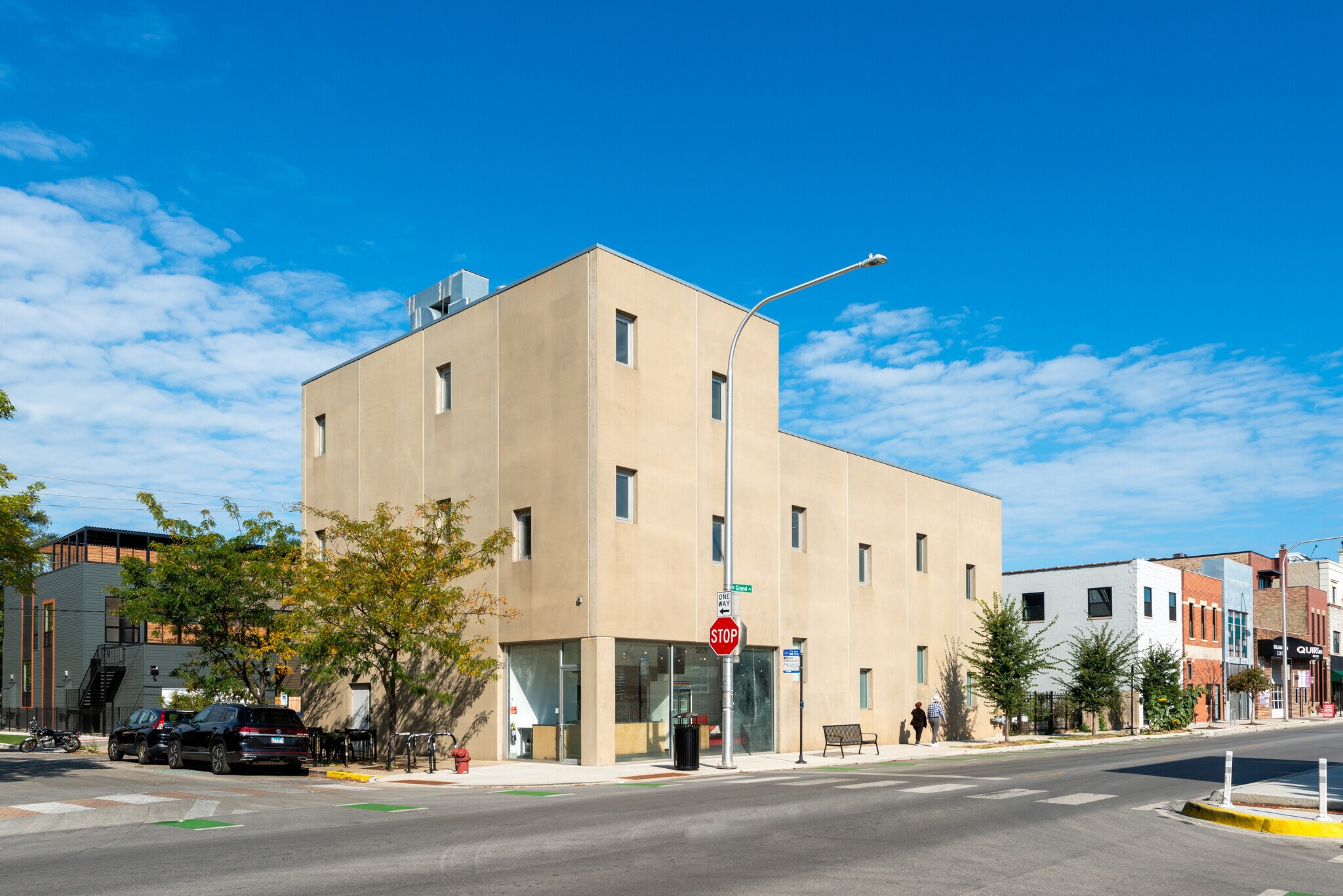 2058 W Grand Ave, Chicago, IL à vendre Photo de l’immeuble– Image 1 sur 54