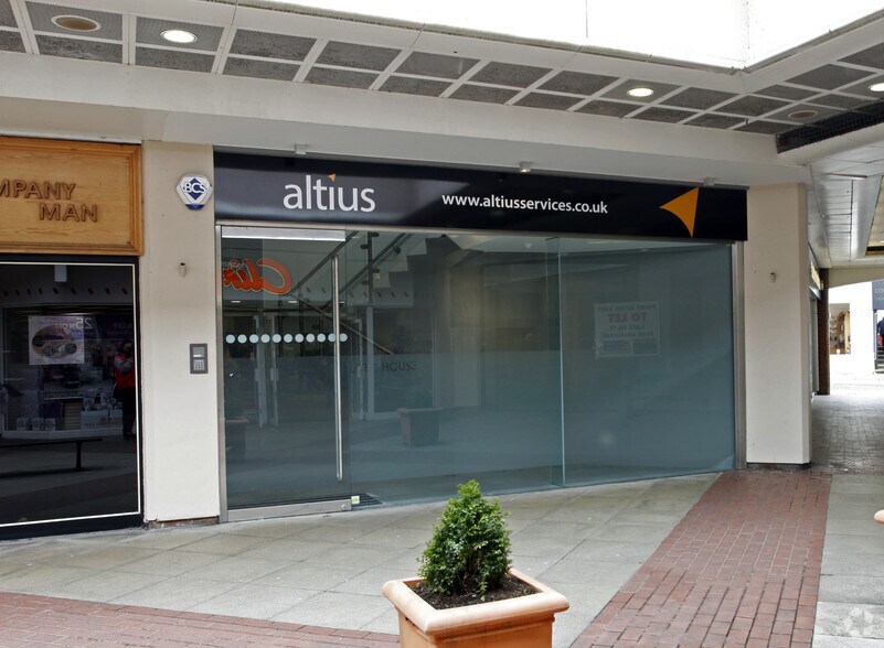 High St, Leatherhead à louer - Photo de l’immeuble – Image 3 sur 5