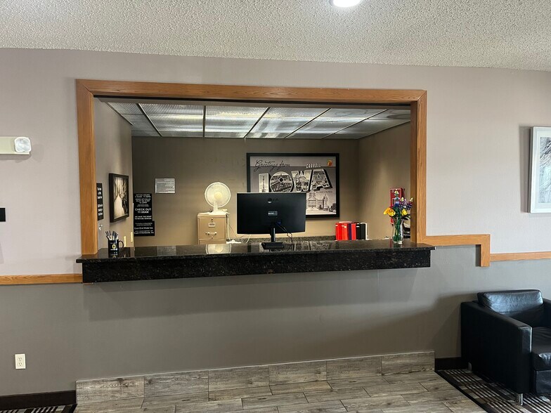 701 Bella Vista Dr, Carroll, IA à vendre - Photo de l’immeuble – Image 2 sur 10