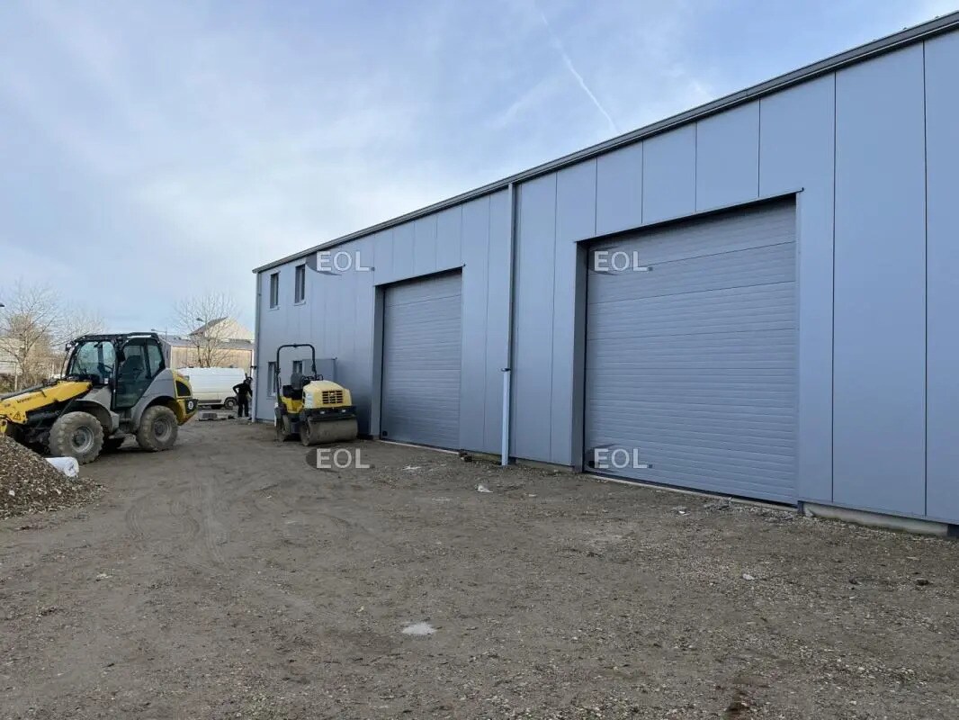 Local d’activités dans Marines à louer Photo de l’immeuble– Image 1 sur 10