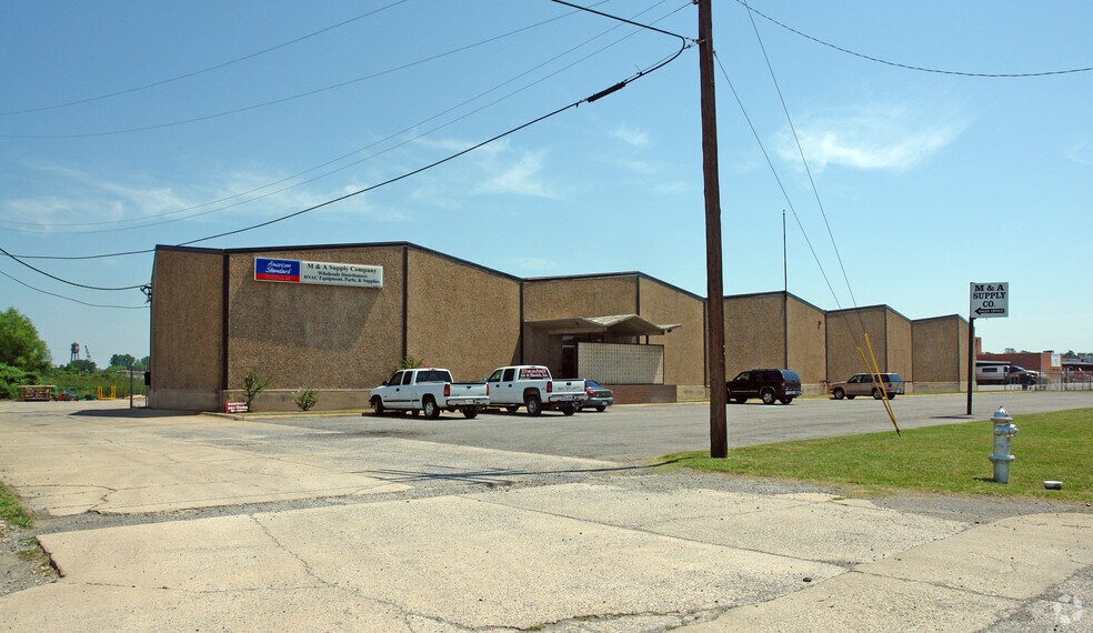 2000 E Roosevelt Rd, Little Rock, AR à louer - Photo de l’immeuble – Image 1 sur 10