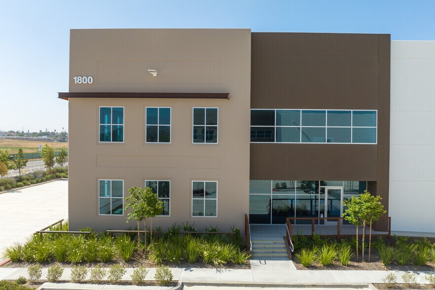 1800 Mountain Ave, Norco, CA à louer - Photo de l’immeuble – Image 2 sur 5