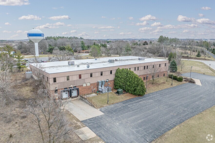 1661 Summit Dr, Fort Atkinson, WI à vendre - Photo de l’immeuble – Image 3 sur 12