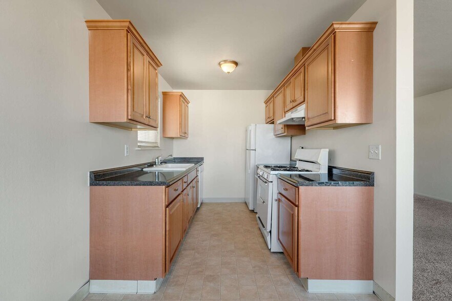 674 Laine St, Monterey, CA à vendre - Photo intérieure – Image 3 sur 8