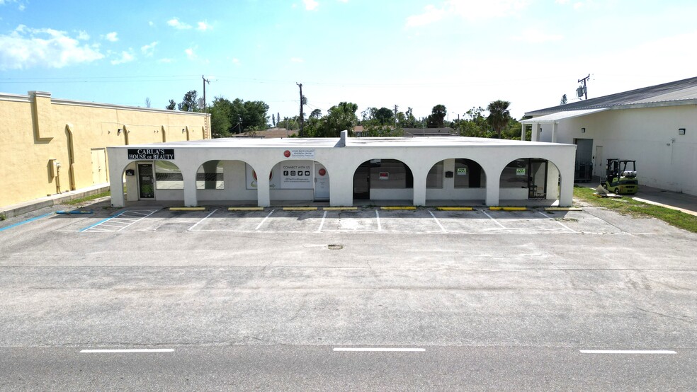 3057 Tamiami Trl, Port Charlotte, FL à vendre - Photo de l’immeuble – Image 1 sur 4