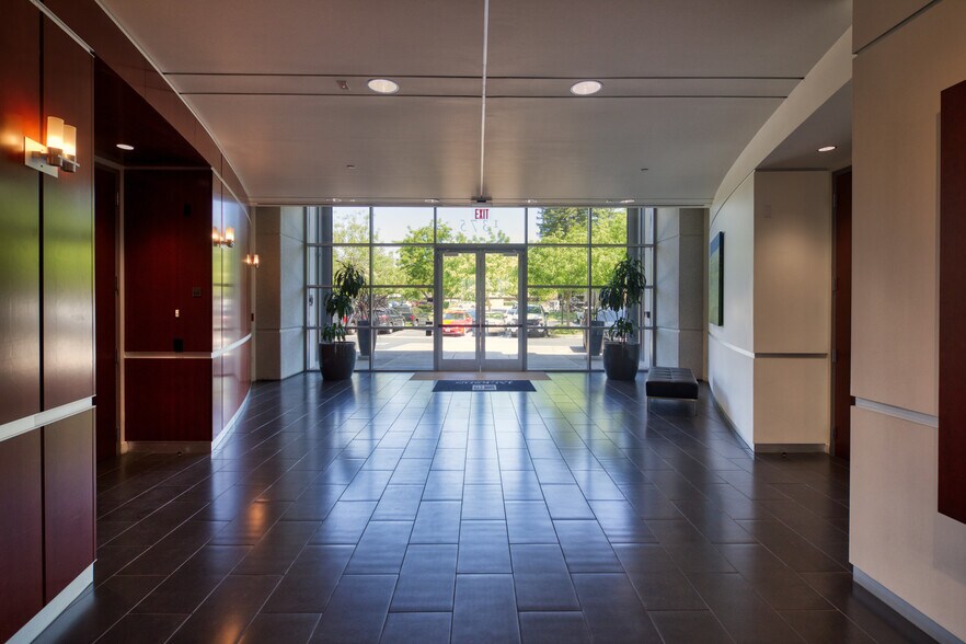 1375 Exposition Blvd, Sacramento, CA à louer - Photo de l’immeuble – Image 3 sur 21