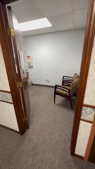 4333 W Saint Joseph Hwy, Lansing, MI à louer - Vidéo sur l’annonce professionnelle – Image 2 sur 16