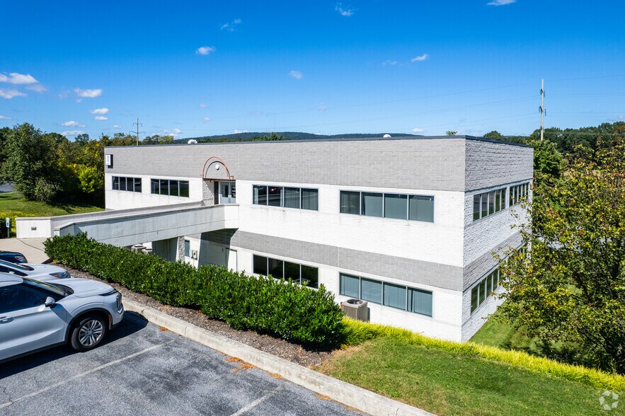 2690 Commerce Dr, Harrisburg, PA à vendre - Photo principale – Image 1 sur 6