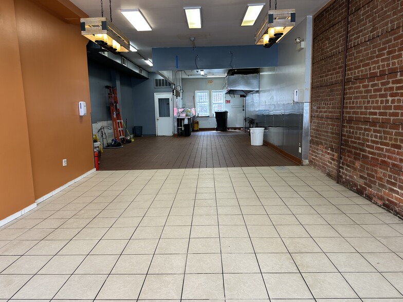 295 Halstead Ave, Harrison, NY à louer - Photo intérieure – Image 3 sur 5