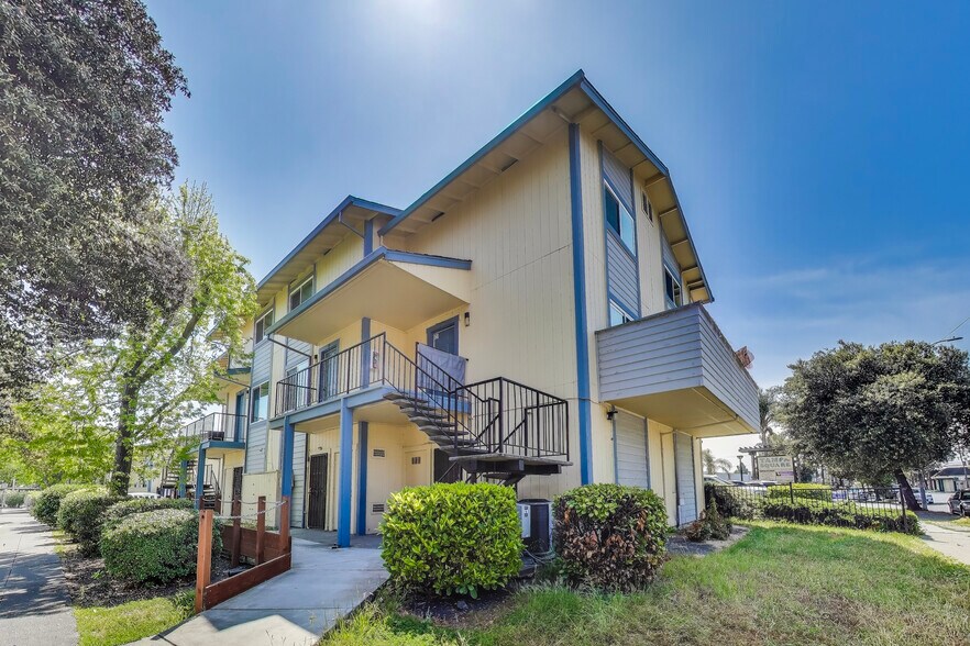 Tampa Square portefeuille de 2 biens à vendre sur LoopNet.fr - Photo de l’immeuble – Image 3 sur 17