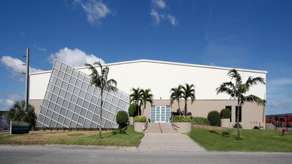 11400 NW 32nd Ave, Miami, FL à louer - Photo de l’immeuble – Image 2 sur 10
