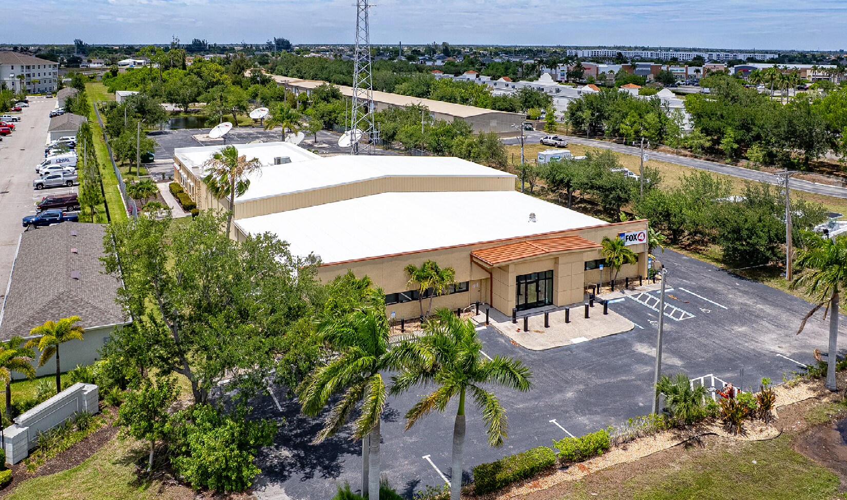 621 SW Pine Island Rd, Cape Coral, FL à vendre Photo de l’immeuble– Image 1 sur 14