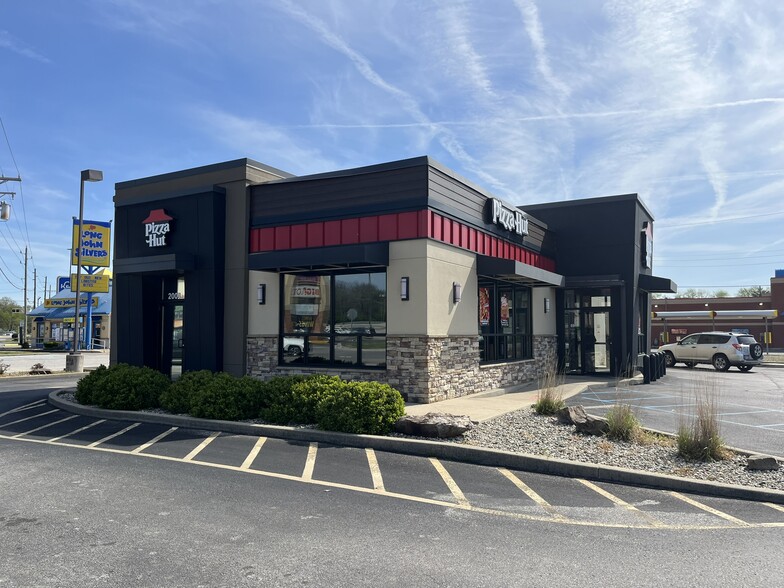 2001 Lafayette Ave, Terre Haute, IN à vendre - Photo principale – Image 1 sur 7