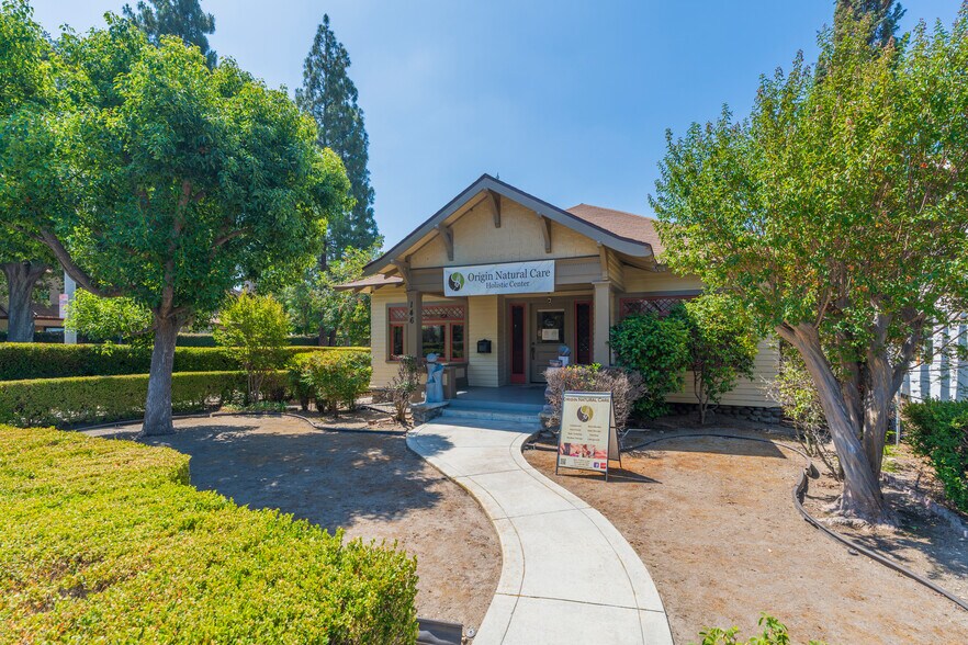 146 E Walnut Ave, Monrovia, CA à vendre - Photo de l’immeuble – Image 3 sur 41